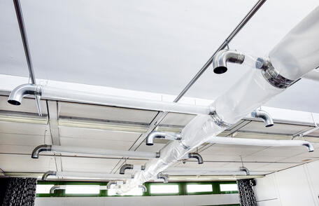 Und so sieht die fertig eingebaute Lüftungsanlage im Gregor-Mendel-Gymnasium aus.